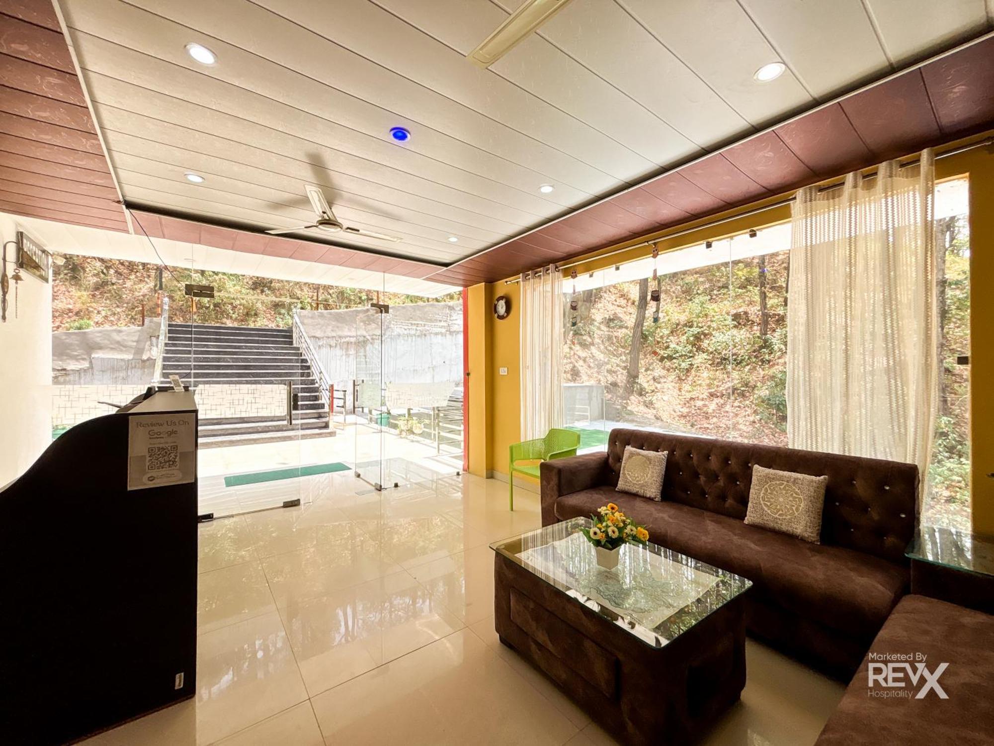 לנסדאון Hotel Prince Valley מראה חיצוני תמונה